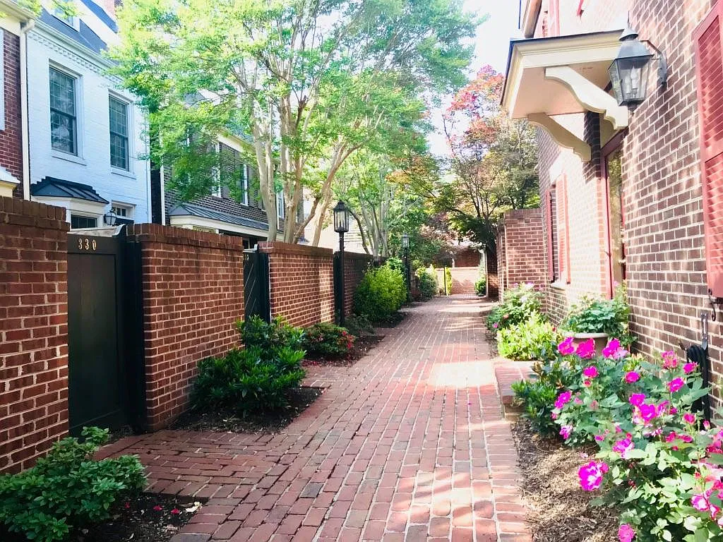 2 bed, 924 sqft, $3,500 — Photo 2