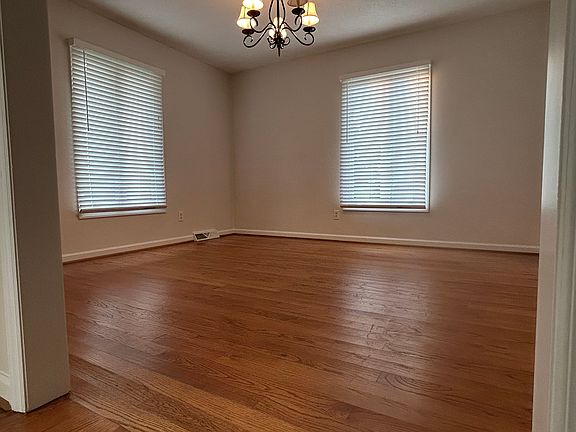 Dinning room with hardwood floor, fresh paint, 2 in faux wood blinds