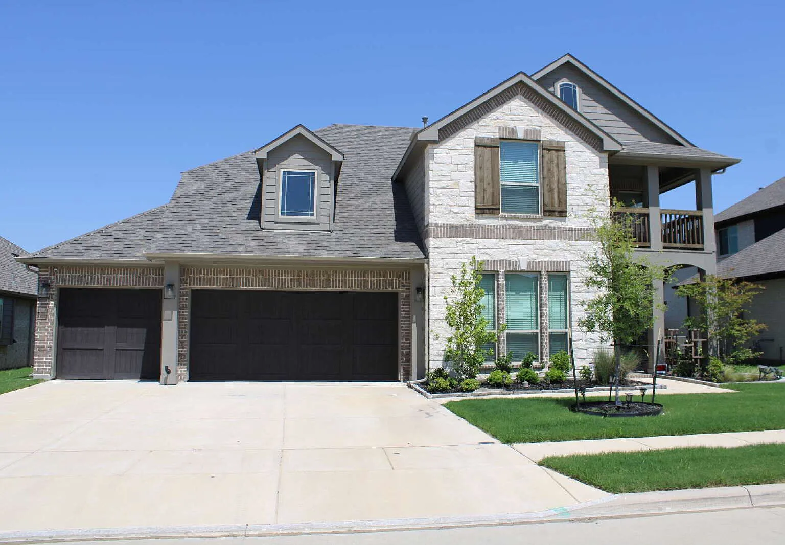 4 bed, 3.5 bath, 3429 sqft, $3,395 — Photo 2