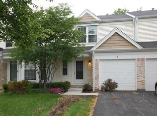 13 E Shag Bark Ln, Streamwood, IL 60107