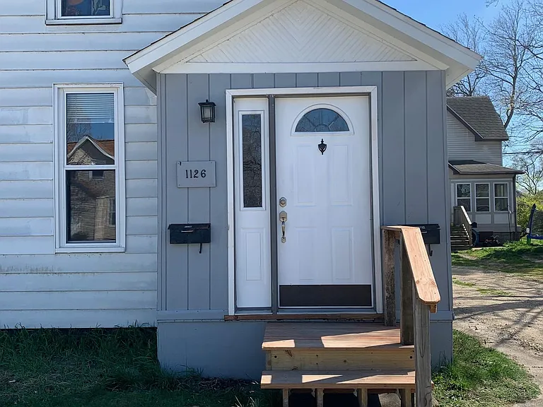 1126 Fulton Ave — Photo 2