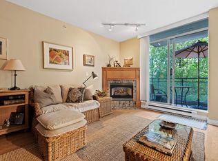 588 16th St #302, West Vancouver, BC V7V3R7