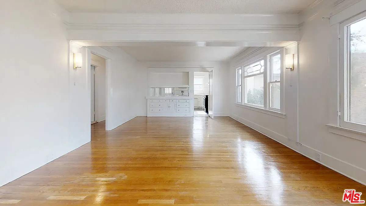 Building Photo - 1260 N Flores St #5
