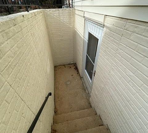 2nd image of 6915 Winter Ln