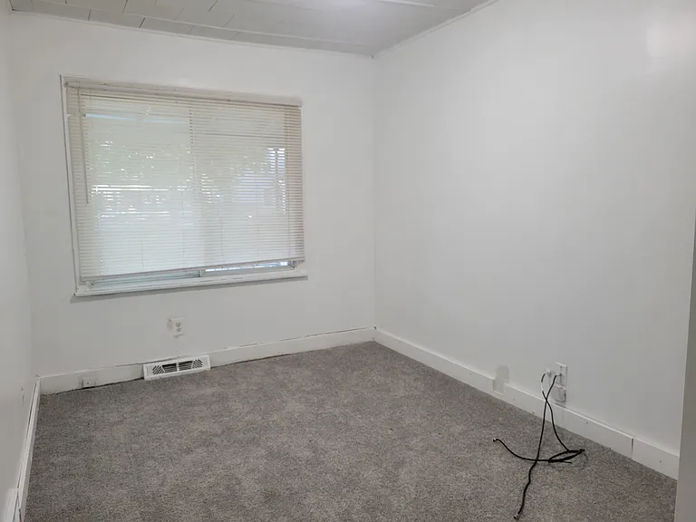 7027 Chalmers Ave — Photo 9