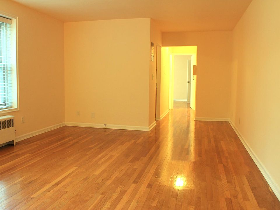 Living-room to bedroom