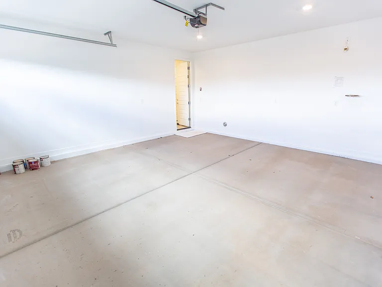 2243 E Ridgewood Ln — Photo 16