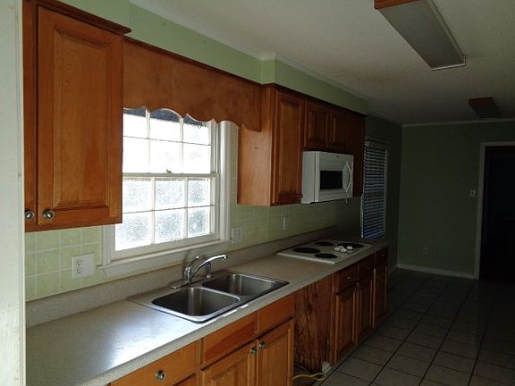 4th image of 2313 N Sherwood Dr