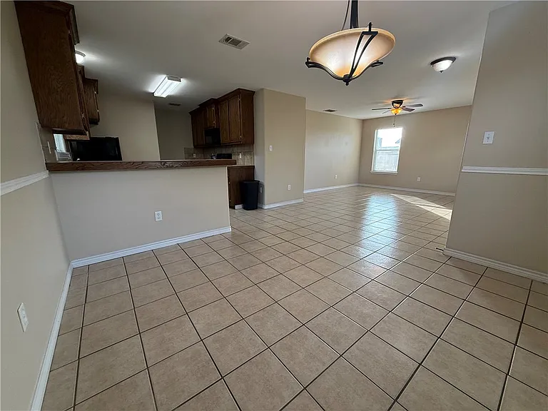 622 Webb St — Photo 5