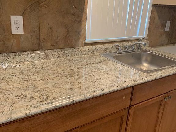 5th image of 2555 NE 181st St #1