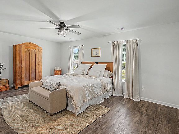 4th image of 1084 Maxwell Dr