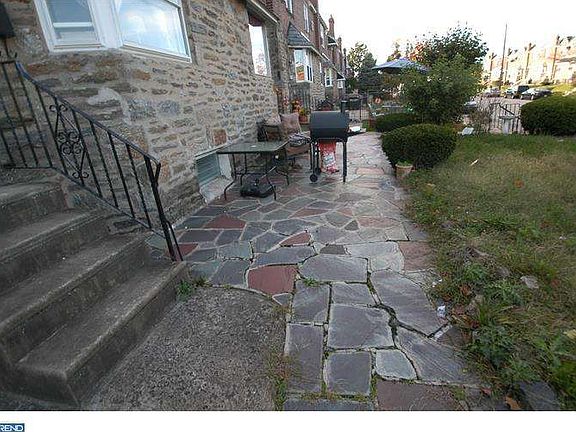 3rd image of 636 E Cheltenham Ave
