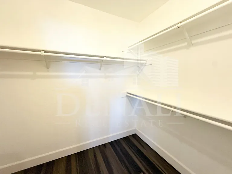 811 E Chilton Dr — Photo 26