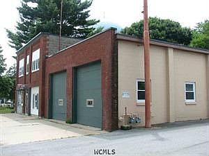 2nd image of 38 Saratoga Ave