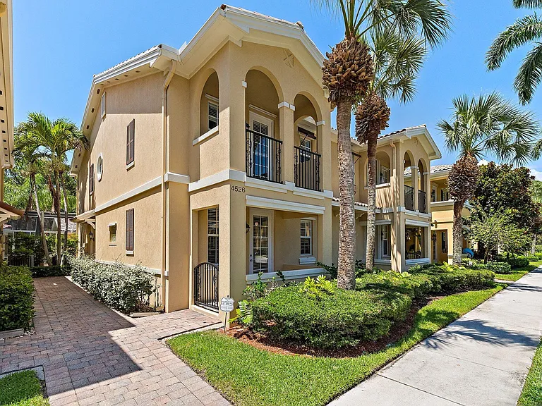 4526 Illicium Dr — Photo 2