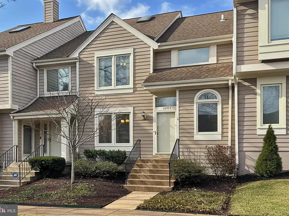 1081 Trevino Ln, Herndon, VA 20170