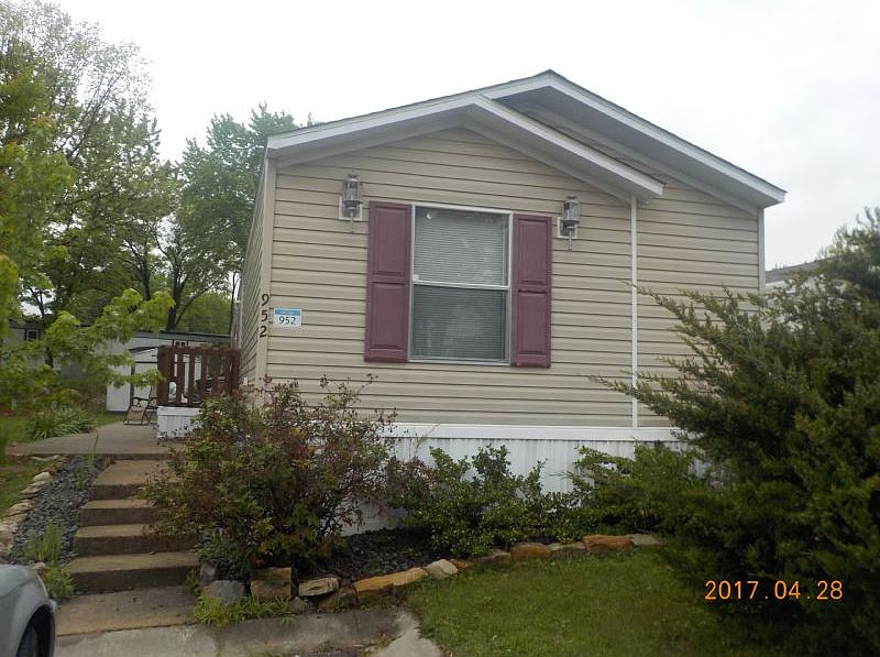 1st image of 952 S 74th St