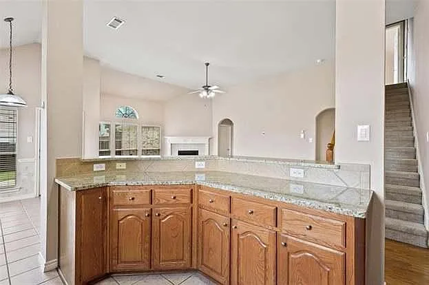 1412 Vineyard Dr — Photo 3