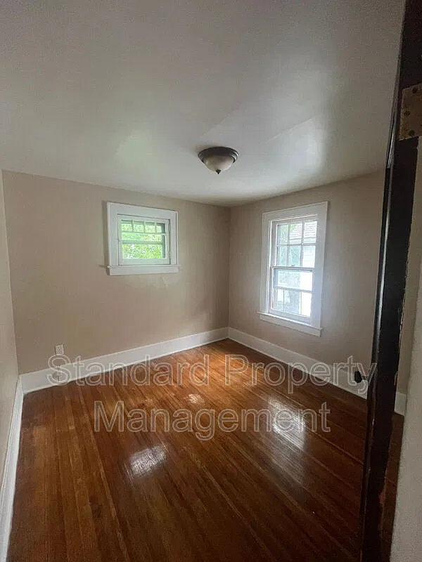 3 bed, 1.0 bath, $1,700 — Photo 3