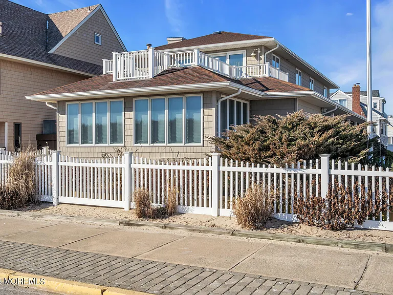 115 N Ocean Ave — Photo 61