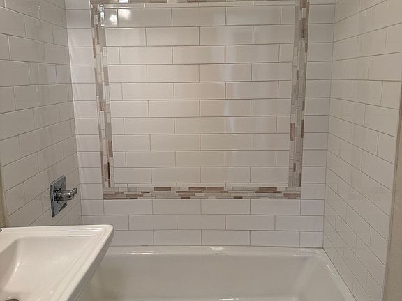 3rd image of 10317 NE Hoyt St APT 2