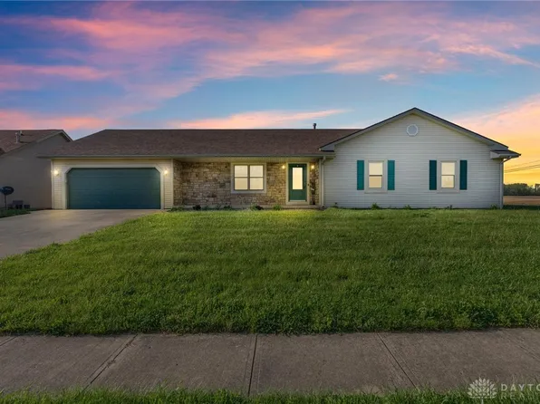 1400 Woodside Dr, Wilmington, OH 45177