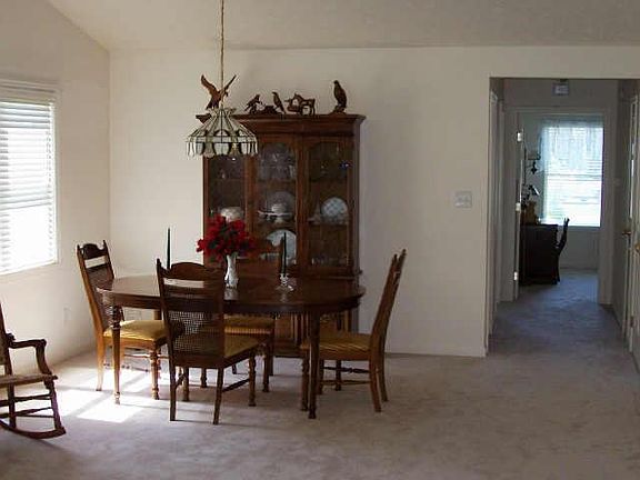4th image of 370 N Lakewood Ct