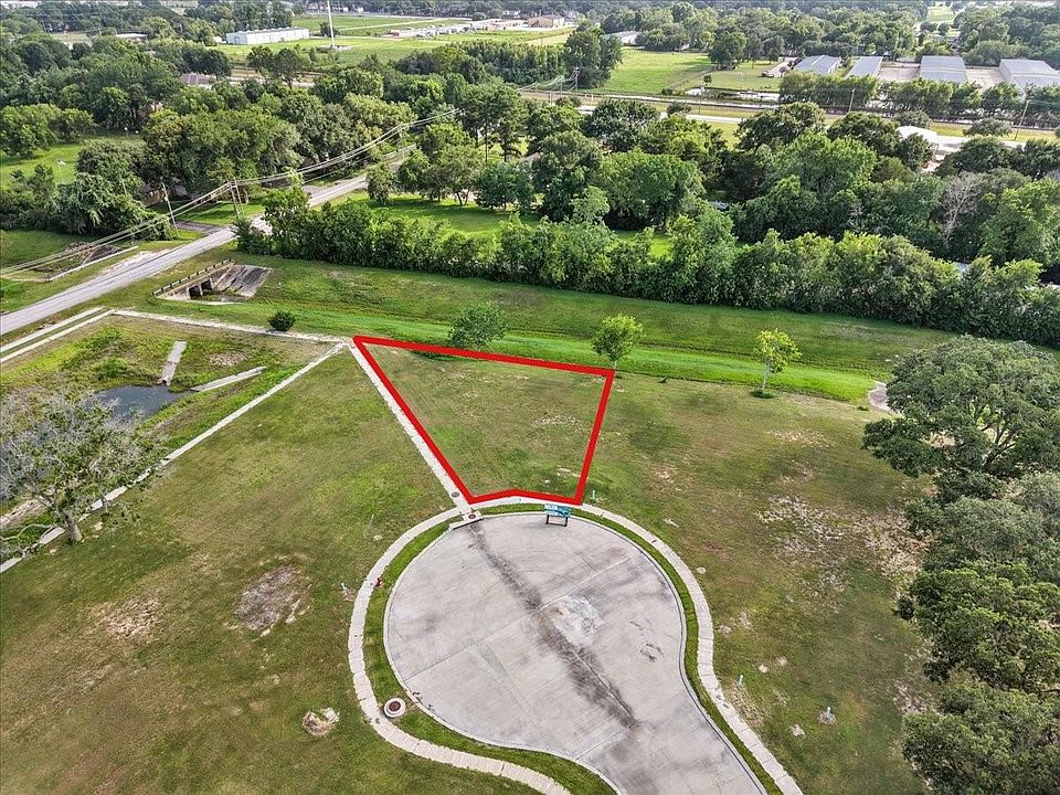 1st image of 611 Acorn Creek Way