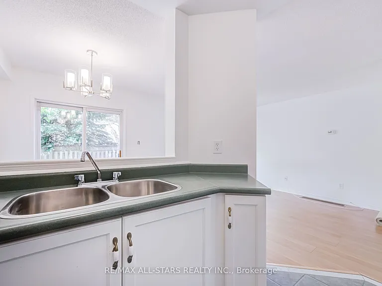 51 Playfair Rd — Photo 19
