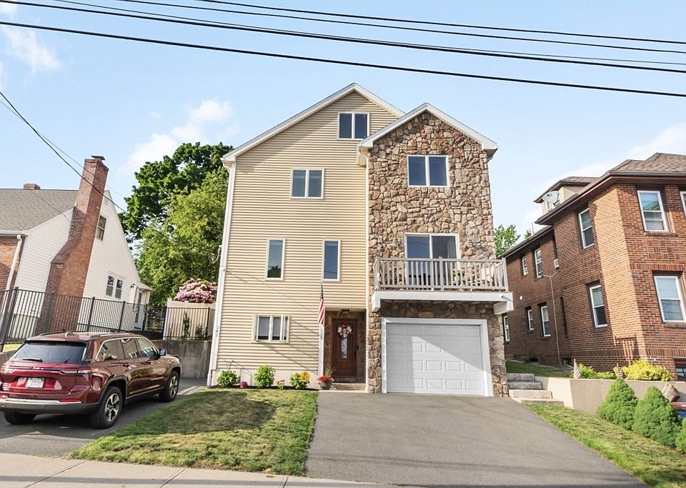 1st image of 139 Suffolk Ave