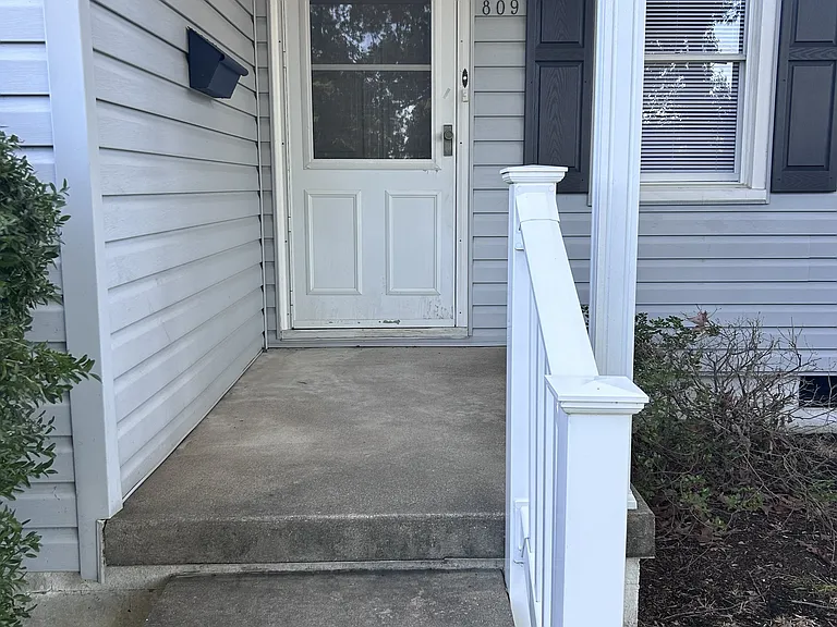 809 Paul St — Photo 2