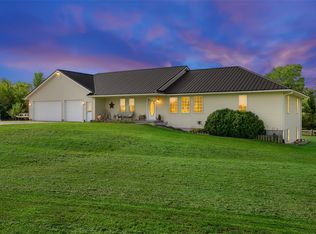 2976 61st Street Ln, Vinton, IA 52349