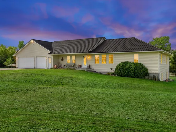 2976 61st Street Ln, Vinton, IA 52349