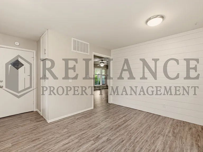 1401 W Calvert St — Photo 19