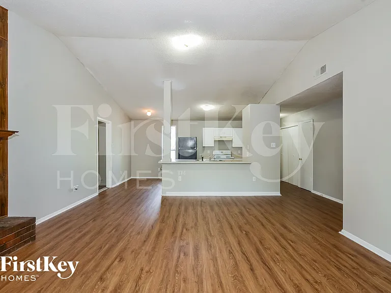 5749 Jardin Pl — Photo 5