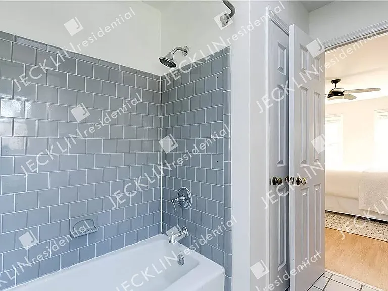 4670 Rollingwood Ln — Photo 38