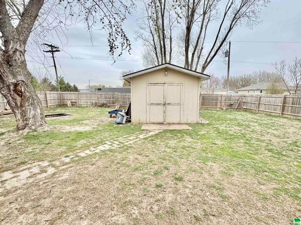 402 N 10th St, Dakota City, NE 68731