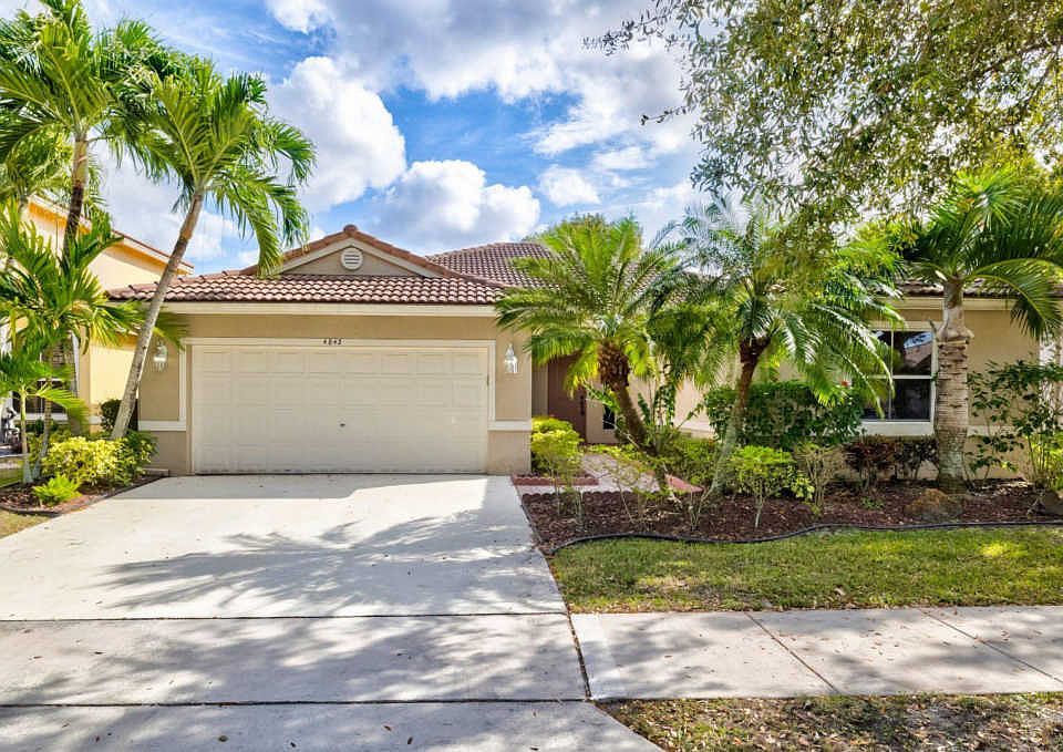 1st image of 4842 NW 54th Ave