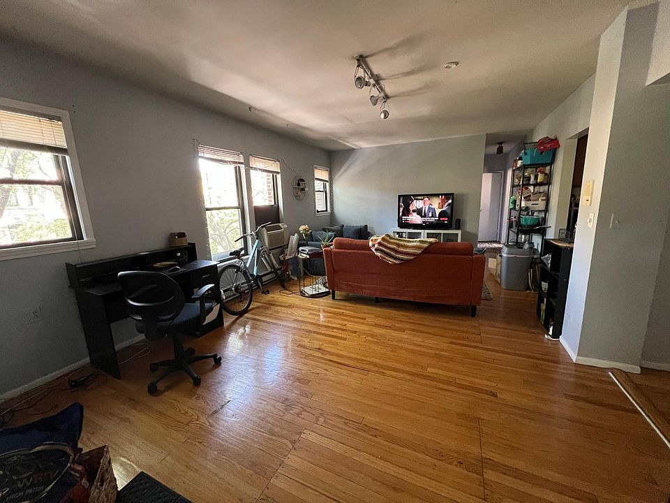1st image of 2115 N Sedgwick St APT 3A