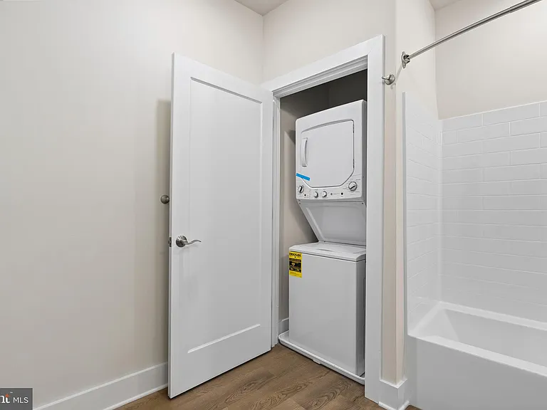 30 W Broad St #5 — Photo 18