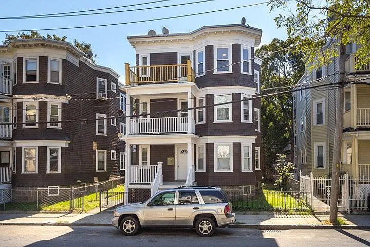393 Centre Street — Photo 4