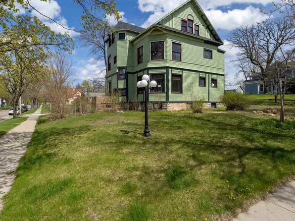 704 Ash St, Baraboo, WI 53913