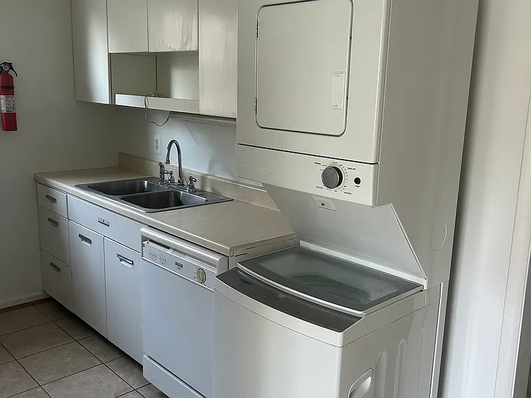 716 N Jackson St #2 — Photo 5