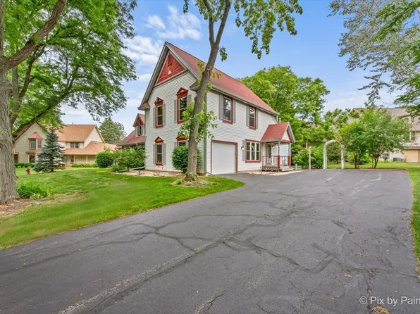 740 Victoria Dr, Woodstock, IL 60098