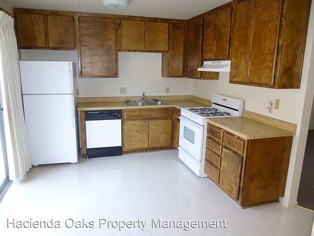2nd image of 1930 S Lincoln St APT 1