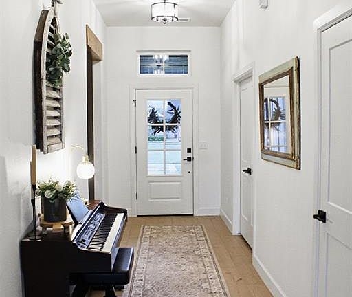 3rd image of 9741 Regado Ct