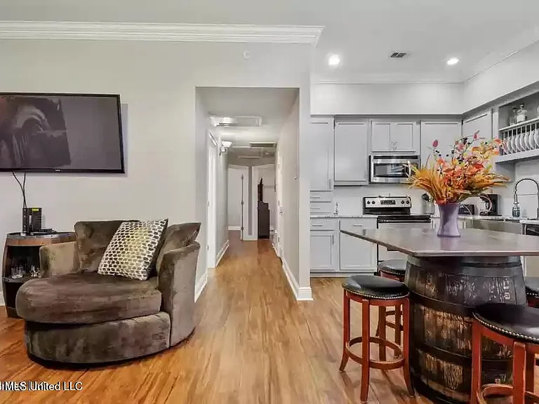 699 Dunbar Ave #304 — Photo 4