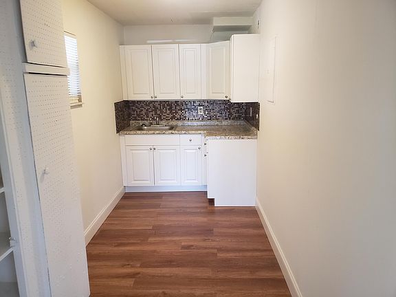 Home For Sale In Cresthaven