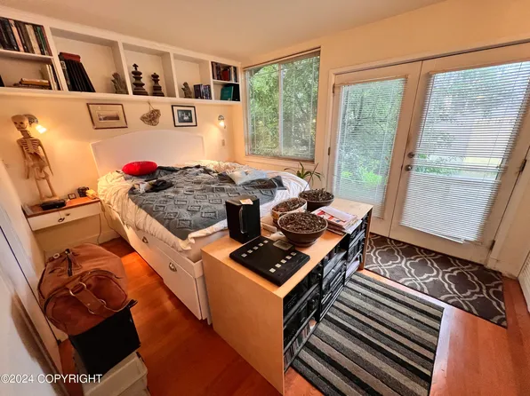 2864 E 42nd Ave, Anchorage, AK 99508