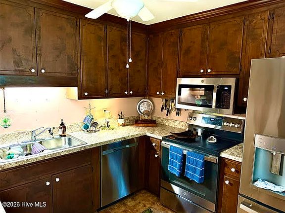 4th image of 1910 Sierra Drive NW